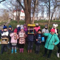 Учащиеся 1-Б класса  провели благотворительную акцию «Покормите птиц зимой!»