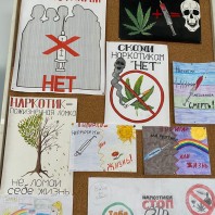 В рамках профилактики употребления наркотиков и ПАВ в школе была организована выставка рисунков